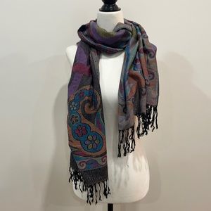 Reversible scarf: black and pastel with paisley/flower design